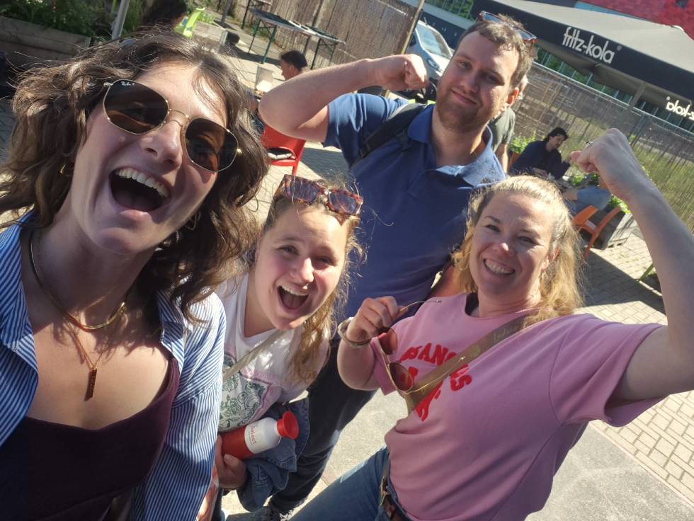 Paparazzi on the run